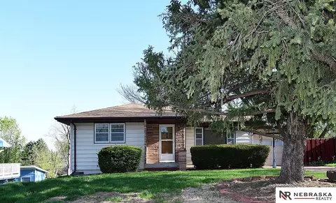 8530 Evans St, Omaha, NE 68134