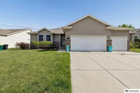 8929 Truchard Rd, Lincoln, NE 68526