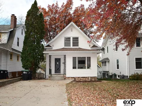 918 S 38th St, Omaha, NE 68105