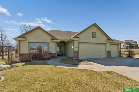 12219 S 75th Cir, Papillion, NE 68046