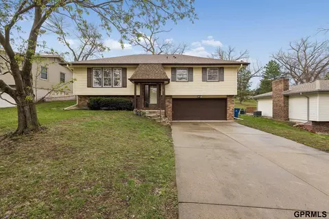 611 Sand Hill Rd, Louisville, NE 68037