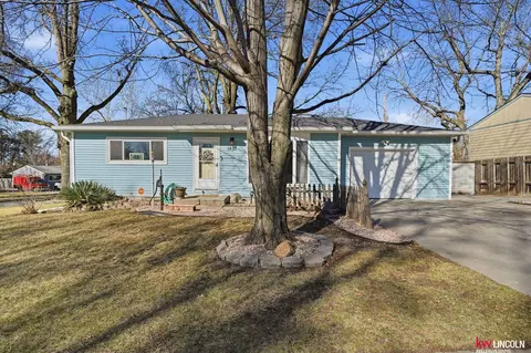 1401 N 61st St, Lincoln, NE 68505