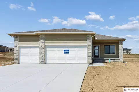 8706 Reed St, Papillion, NE 68046