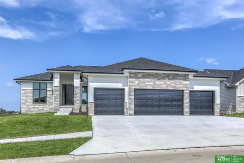 5708 N 198th St, Elkhorn, NE 68022