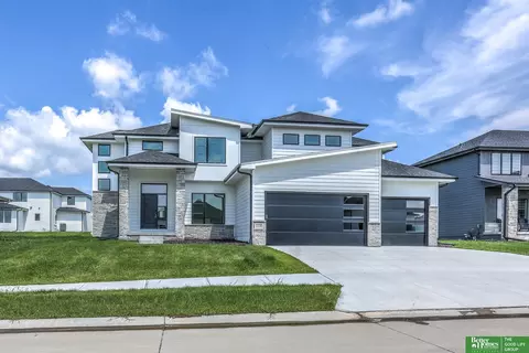 21120 Arlington St, Elkhorn, NE 68022