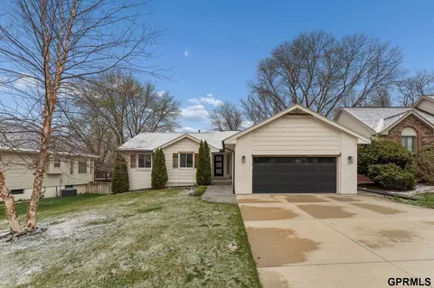 15718 Westchester Cir, Omaha, NE 68118