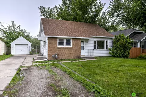 610 S 48th St, Lincoln, NE 68504