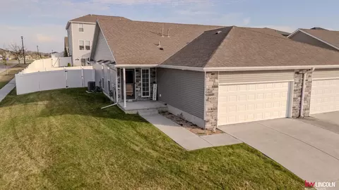 9033 Tumbleweed Dr, Lincoln, NE 68507