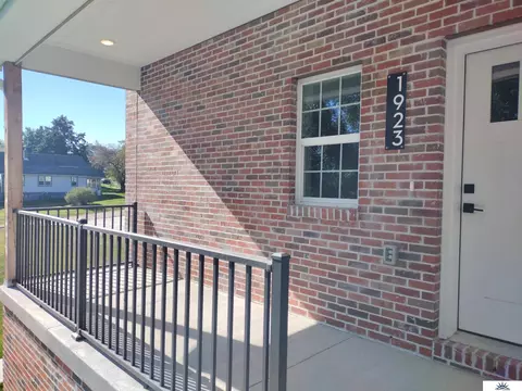 1923 Dahlman Rows Plz, Omaha, NE 68108