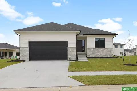 20944 Ellison Ave, Elkhorn, NE 68022