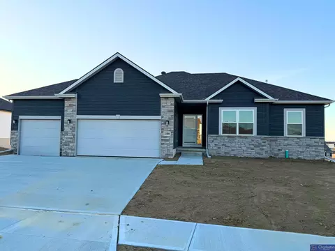 20021 P St, Omaha, NE 68135