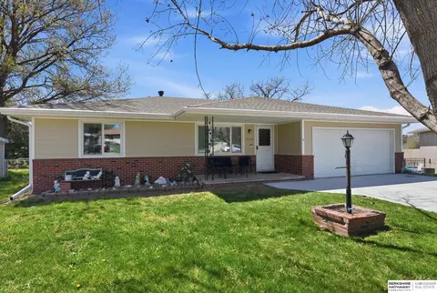 8614 S 39th St, Bellevue, NE 68147