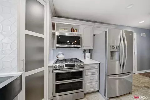 Kitchen - 1305 S 4th Ave, Beatrice, NE 68310 photo 9 of 10