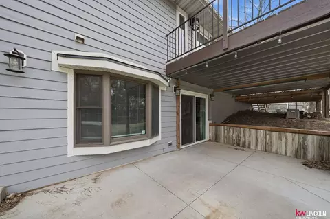 Exterior - 1305 S 4th Ave, Beatrice, NE 68310 photo 7 of 10