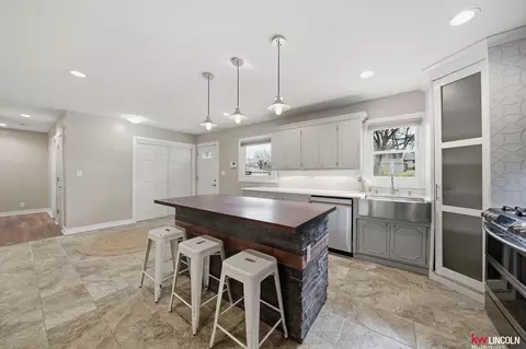 Kitchen - 1305 S 4th Ave, Beatrice, NE 68310 photo 4 of 10
