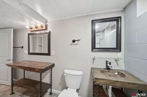 Bath - 1305 S 4th Ave, Beatrice, NE 68310 photo 12 of 12