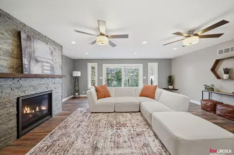 Living - 1305 S 4th Ave, Beatrice, NE 68310 photo 4 of 6