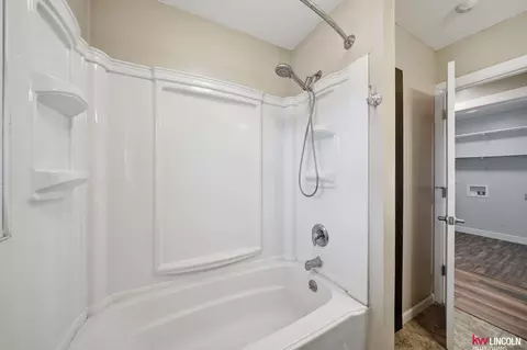 Bath - 1305 S 4th Ave, Beatrice, NE 68310 photo 3 of 12