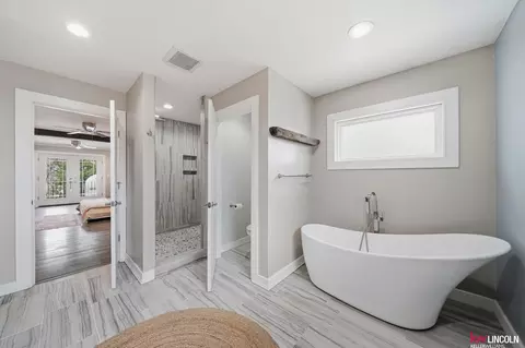 Bath - 1305 S 4th Ave, Beatrice, NE 68310 photo 7 of 12