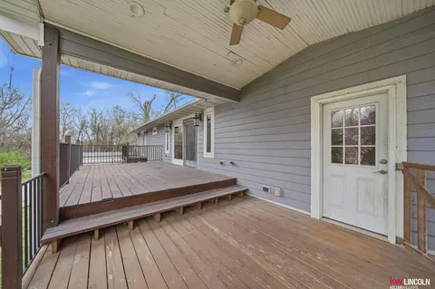 Exterior - 1305 S 4th Ave, Beatrice, NE 68310 photo 3 of 10