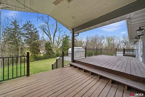 Exterior - 1305 S 4th Ave, Beatrice, NE 68310 photo 5 of 10