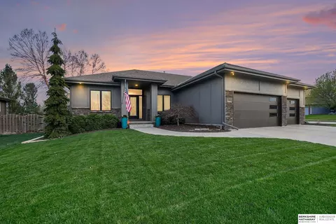 19819 Marcy St, Elkhorn, NE 68022