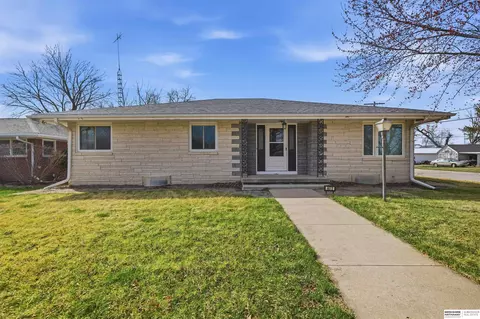 403 S Chestnut St, Friend, NE 68359