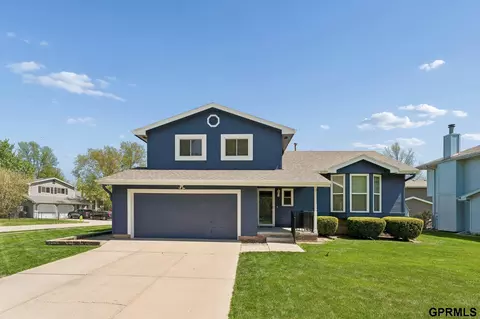 1801 Bristol St, Papillion, NE 68046