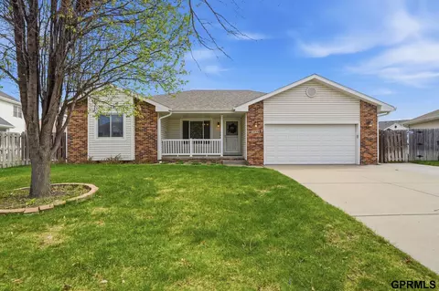 2830 Crown Pointe Rd, Lincoln, NE 68506