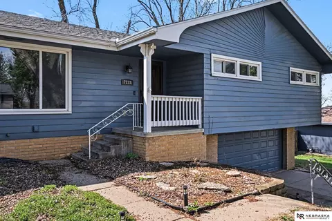 7228 N 71 Ave, Omaha, NE 68152