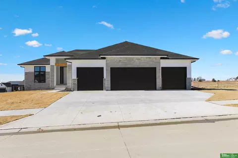 5608 N 213th St, Elkhorn, NE 68022