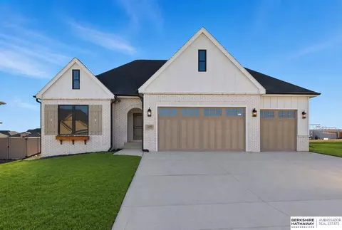 12401 Fenwick St, Papillion, NE 68046