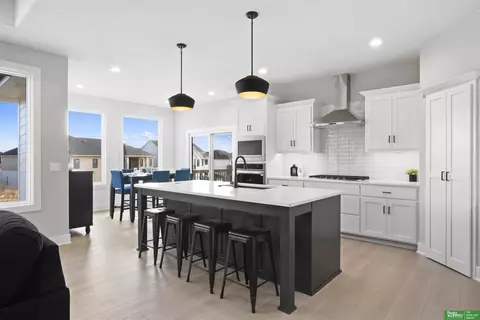 5606 N 198th St, Elkhorn, NE 68022