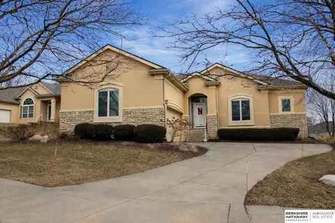11426 Iowa Cir, Omaha, NE 68142