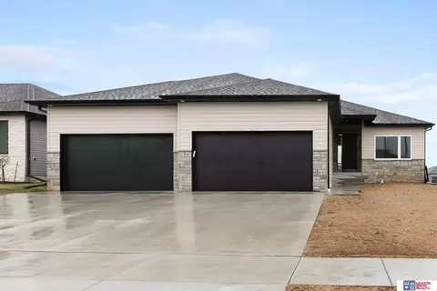 443 Deep Water Dr, Lincoln, NE 68527