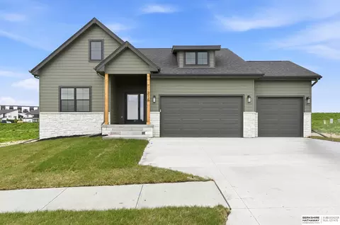19938 Weir St, Omaha, NE 68135