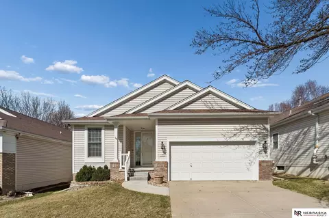 17202 Hickory Plz, Omaha, NE 68130