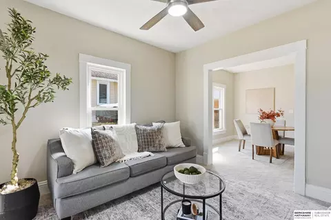 6331 Binney St, Omaha, NE 68104