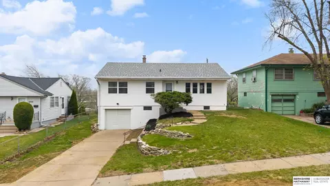 5329 N 47th St, Omaha, NE 68104