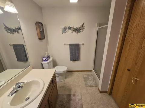 Bath - 511 Clearwater Cir, Beatrice, NE 68310 photo 2 of 2