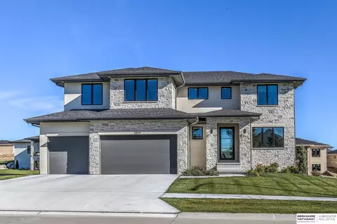 3319 S 212th Ave, Elkhorn, NE 68022