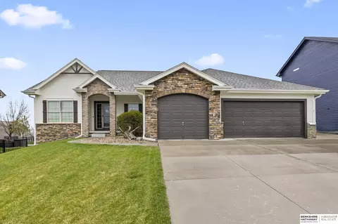 8213 N 162 St, Bennington, NE 68007