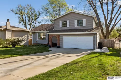 4817 S 106th Cir, Omaha, NE 68127