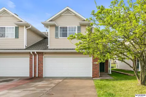 8919 Venice Ln, Lincoln, NE 68526