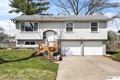 8806 S Glenview Dr, La Vista, NE 68128