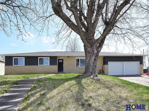 428 S 3rd St, Seward, NE 68434