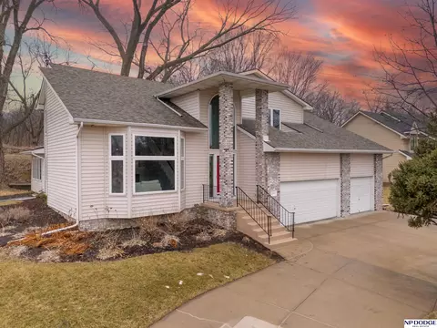 12525 Burt St, Omaha, NE 68154
