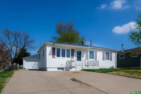 6070 Hillsdale Ave, Omaha, NE 68117
