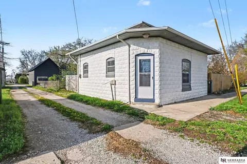 435 E St, Eagle, NE 68347
