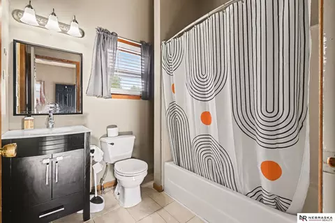 Bath - 435 E St, Eagle, NE 68347 photo 1 of 1